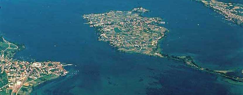 Foto: Tourist-Information – Blick auf die Insel Reichenau im Untersee