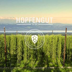 Foto: Das Hopfengut No20 vereint Hopfenanbau, Brauerei, Museum, Laden und Gaststätte unter einem Dach.