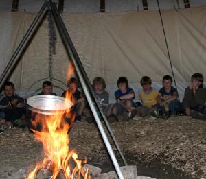 Foto: Abenteuerland Walter Zoo - Abendessen im Indianer-Tipi
