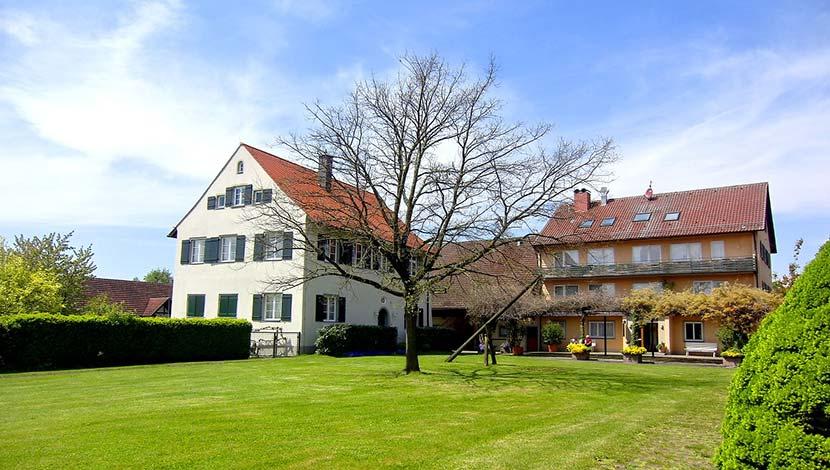 Der Landgasthof Dorfkrug liegt nur acht Minuten zu Fuss vom Bodenseeufer entfernt.