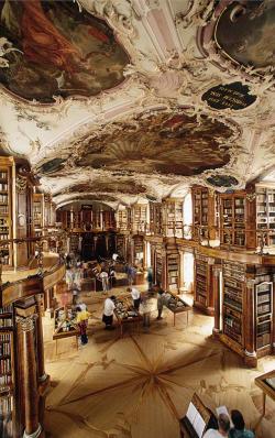 Foto: St. Gallen-Bodensee Tourismus – Stiftsbibliothek